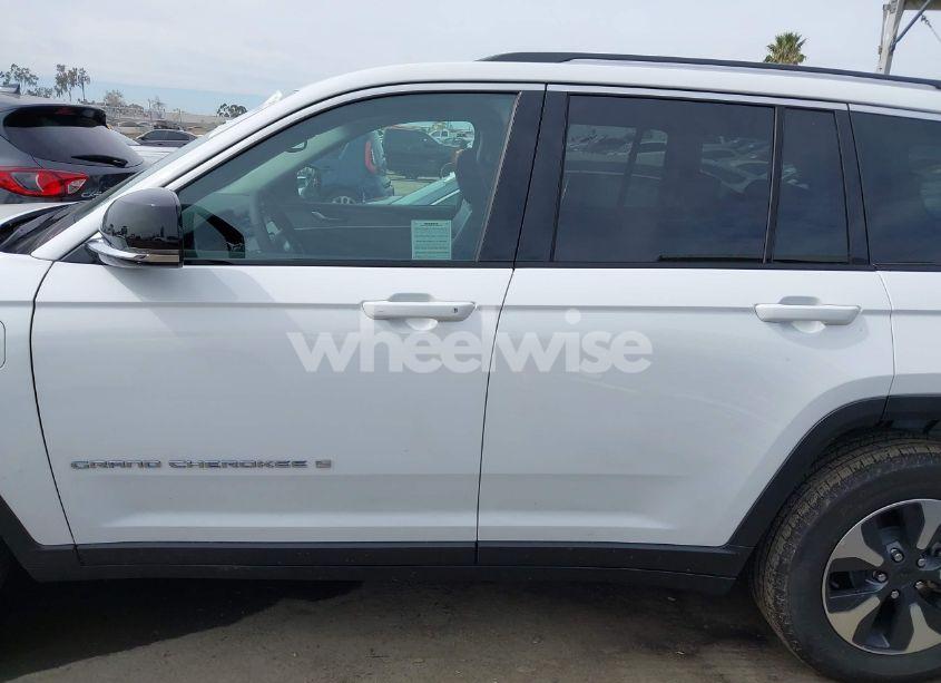 Photo 15 of 2023 Jeep Grand CHEROKEE 4XE (VIN 1C4RJYB63PC664077)
