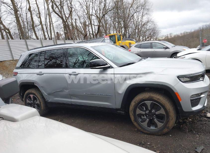 Photo 14 of 2024 Jeep Grand CHEROKEE 4XE (VIN 1C4RJYB63R8505162)