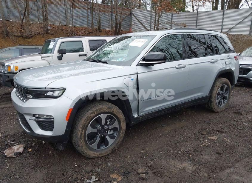 Photo 2 of 2024 Jeep Grand CHEROKEE 4XE (VIN 1C4RJYB63R8505162)