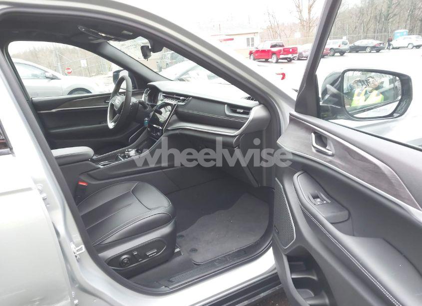 Photo 5 of 2024 Jeep Grand CHEROKEE 4XE (VIN 1C4RJYB63R8505162)