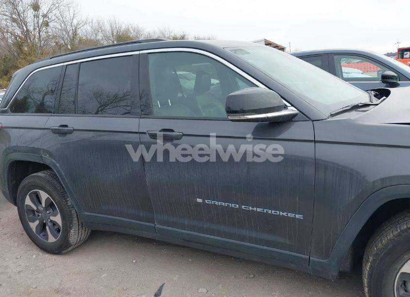 Photo 13 of 2024 Jeep Grand CHEROKEE 4XE (VIN 1C4RJYB63RC132184)