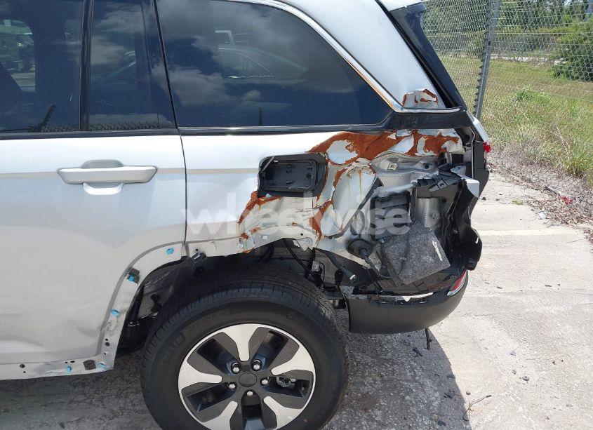 Photo 6 of 2024 Jeep Grand CHEROKEE 4XE (VIN 1C4RJYB63RC171521)