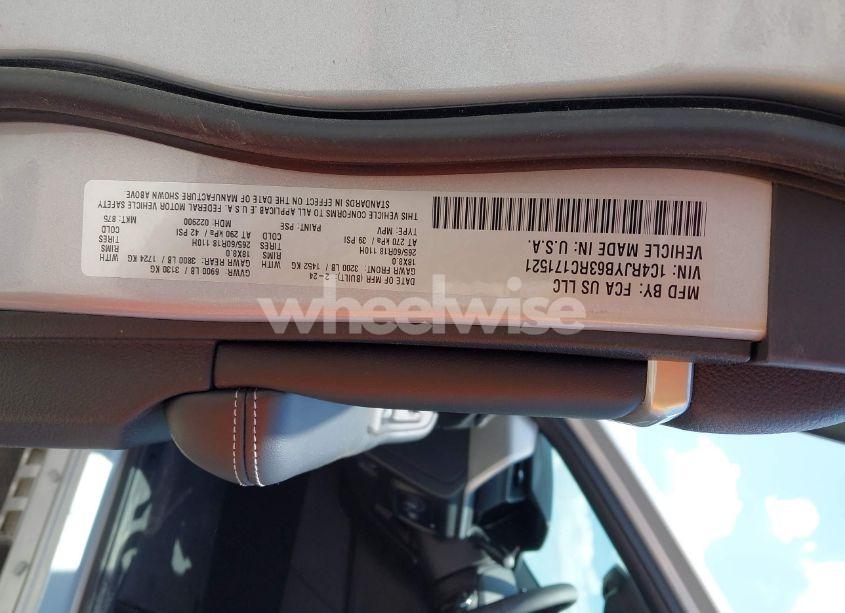 Photo 9 of 2024 Jeep Grand CHEROKEE 4XE (VIN 1C4RJYB63RC171521)