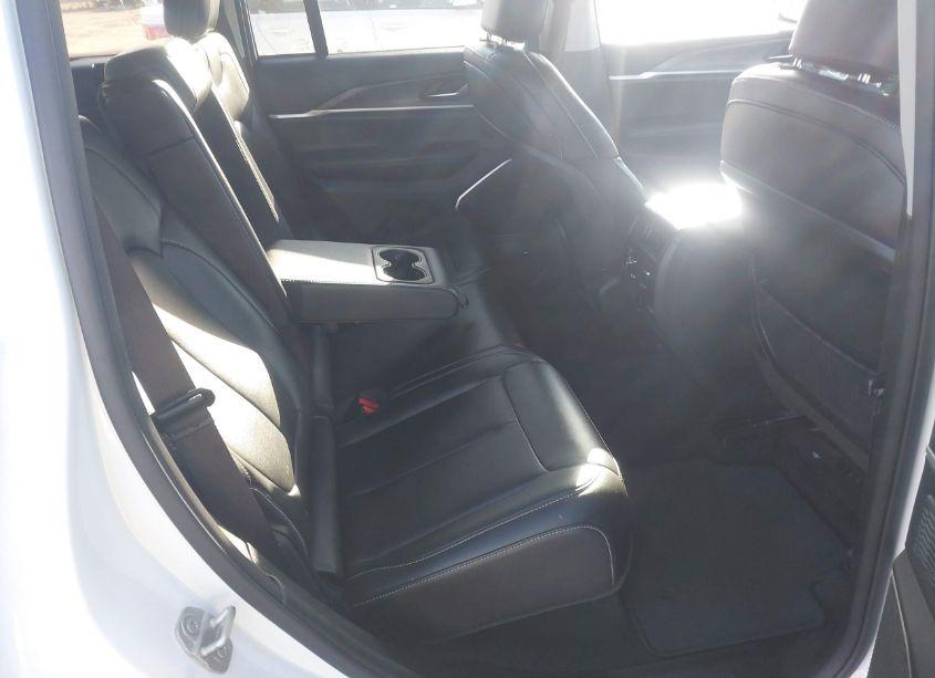 Photo 8 of 2024 Jeep Grand CHEROKEE 4XE (VIN 1C4RJYB63RC710610)