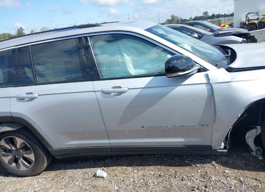 Photo 13 of 2023 Jeep Grand CHEROKEE 4XE (VIN 1C4RJYB64PC628656)