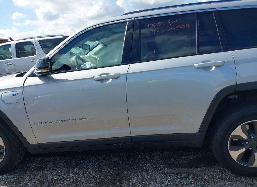 Photo 14 of 2023 Jeep Grand CHEROKEE 4XE (VIN 1C4RJYB64PC628656)