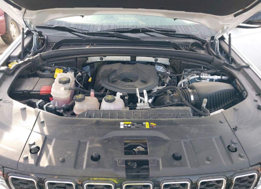 Photo 10 of 2024 Jeep Grand CHEROKEE 4XE (VIN 1C4RJYB64R8515988)