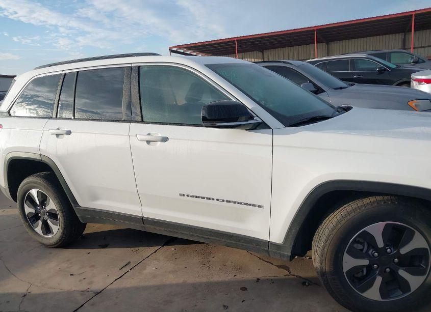 Photo 13 of 2024 Jeep Grand CHEROKEE 4XE (VIN 1C4RJYB64R8515988)