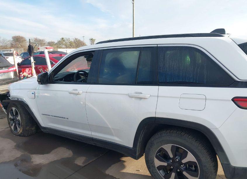 Photo 14 of 2024 Jeep Grand CHEROKEE 4XE (VIN 1C4RJYB64R8515988)