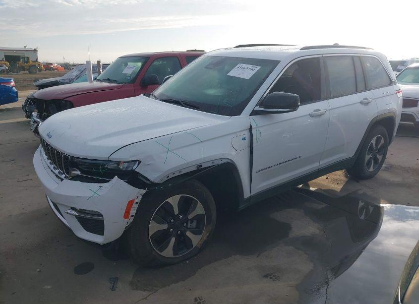Photo 2 of 2024 Jeep Grand CHEROKEE 4XE (VIN 1C4RJYB64R8515988)