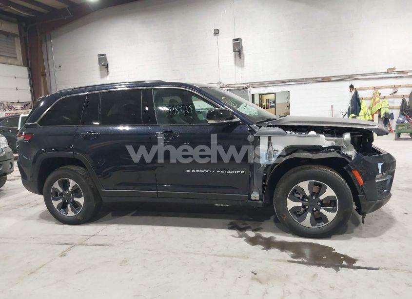Photo 14 of 2024 Jeep Grand CHEROKEE 4XE (VIN 1C4RJYB65R8582910)