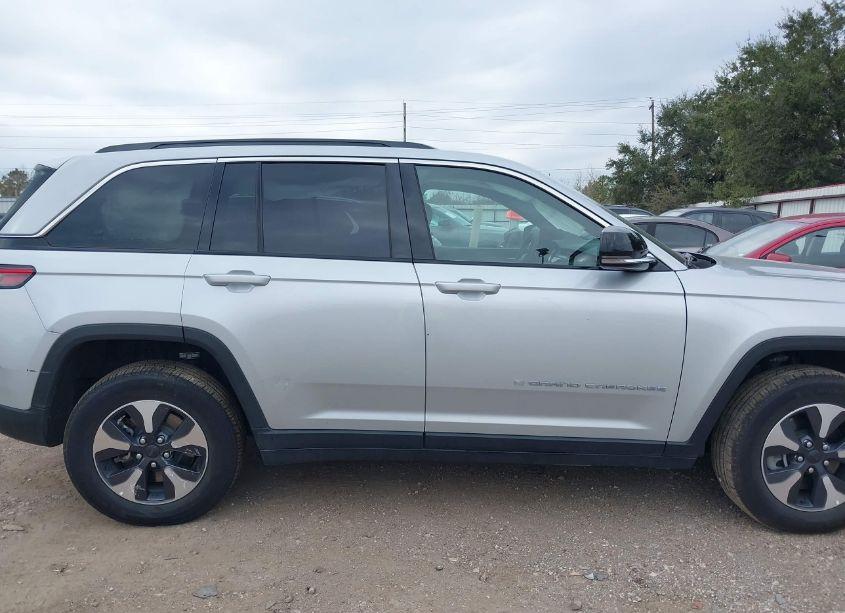 Photo 13 of 2024 Jeep Grand CHEROKEE 4XE (VIN 1C4RJYB65RC120649)