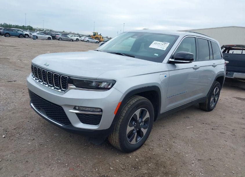Photo 2 of 2024 Jeep Grand CHEROKEE 4XE (VIN 1C4RJYB65RC120649)
