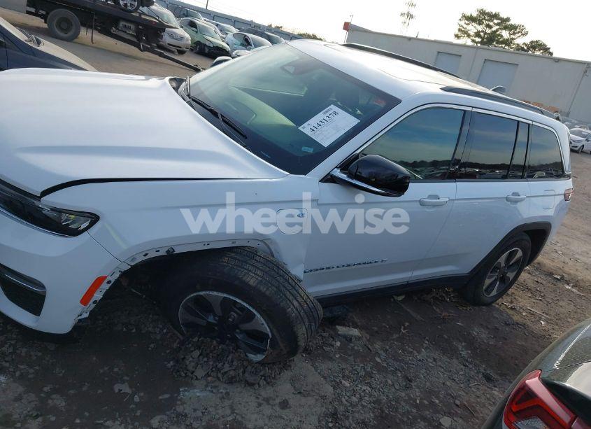 Photo 14 of 2024 Jeep Grand CHEROKEE 4XE (VIN 1C4RJYB65RC129710)