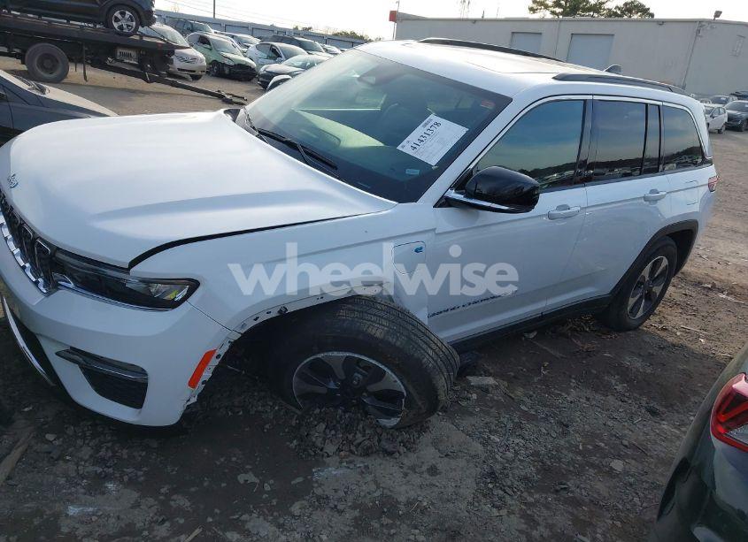 Photo 2 of 2024 Jeep Grand CHEROKEE 4XE (VIN 1C4RJYB65RC129710)
