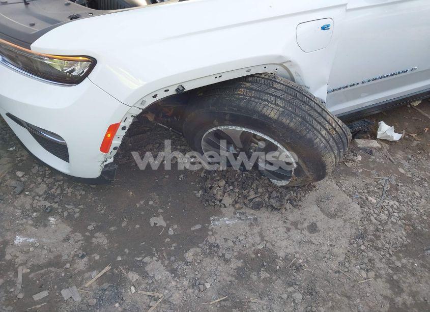 Photo 6 of 2024 Jeep Grand CHEROKEE 4XE (VIN 1C4RJYB65RC129710)