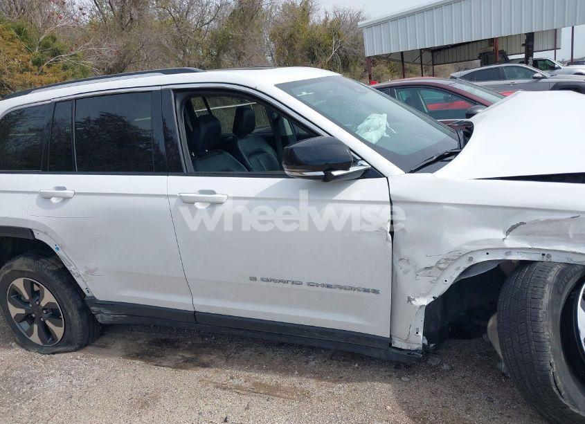 Photo 13 of 2024 Jeep Grand CHEROKEE 4XE (VIN 1C4RJYB65RC720622)