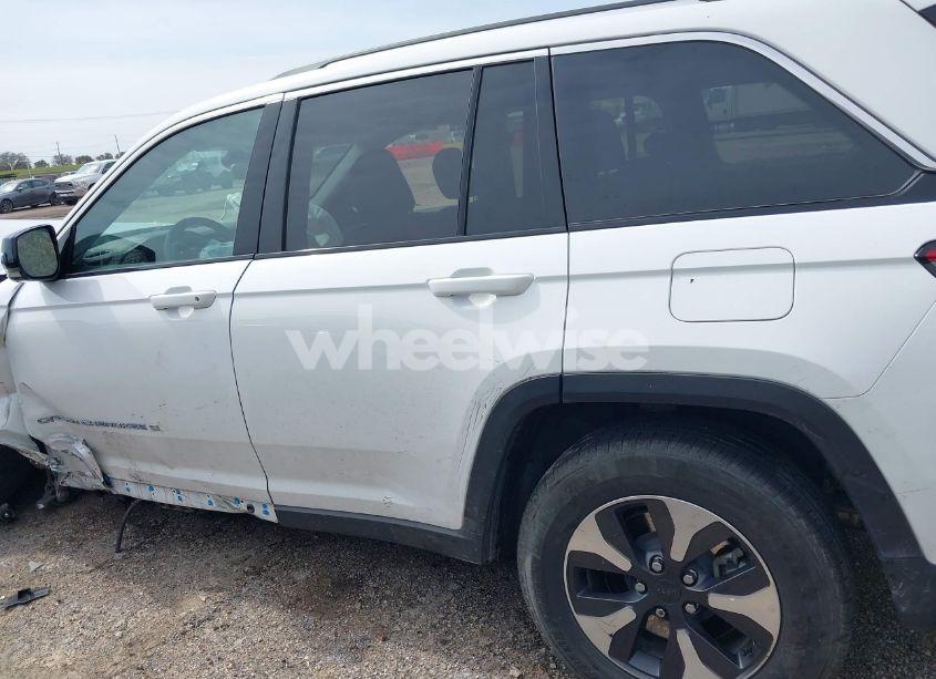 Photo 14 of 2024 Jeep Grand CHEROKEE 4XE (VIN 1C4RJYB65RC720622)