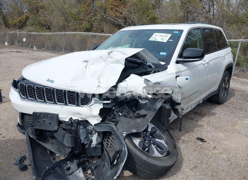 Photo 2 of 2024 Jeep Grand CHEROKEE 4XE (VIN 1C4RJYB65RC720622)