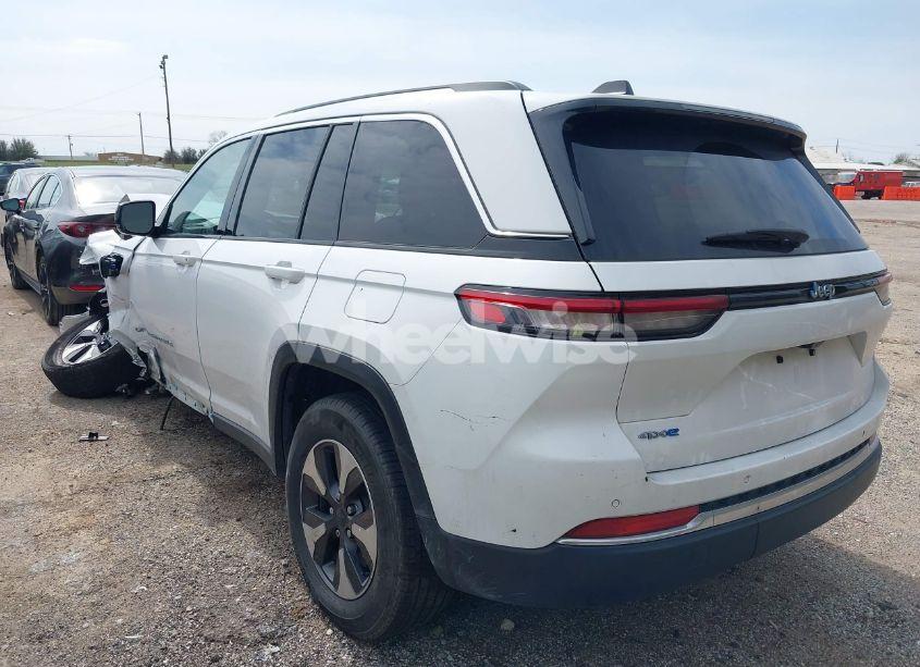 Photo 3 of 2024 Jeep Grand CHEROKEE 4XE (VIN 1C4RJYB65RC720622)