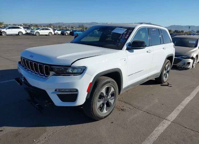 Photo 2 of 2024 Jeep Grand CHEROKEE 4XE (VIN 1C4RJYB66R8520822)