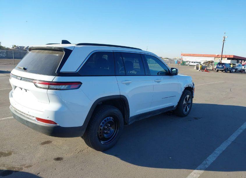 Photo 4 of 2024 Jeep Grand CHEROKEE 4XE (VIN 1C4RJYB66R8520822)