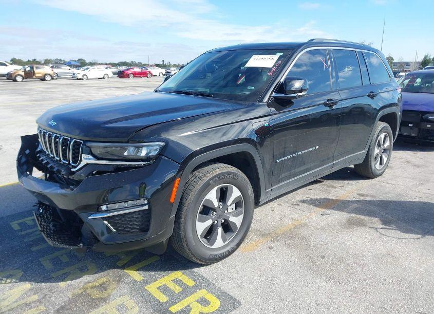 Photo 2 of 2024 Jeep Grand CHEROKEE 4XE (VIN 1C4RJYB66R8958000)