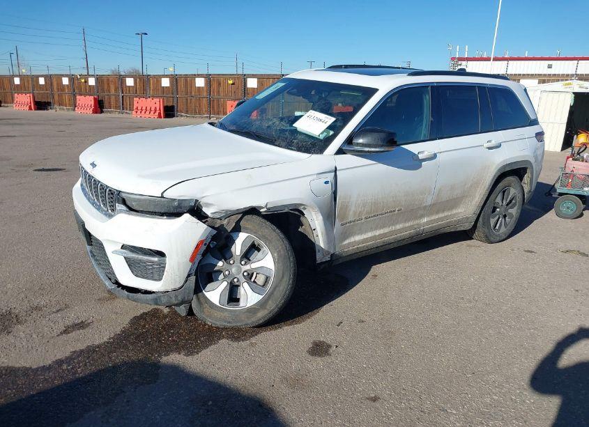 Photo 2 of 2024 Jeep Grand CHEROKEE 4XE (VIN 1C4RJYB66RC170833)