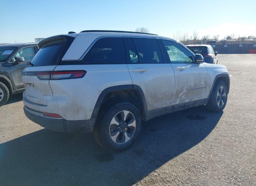 Photo 4 of 2024 Jeep Grand CHEROKEE 4XE (VIN 1C4RJYB66RC170833)