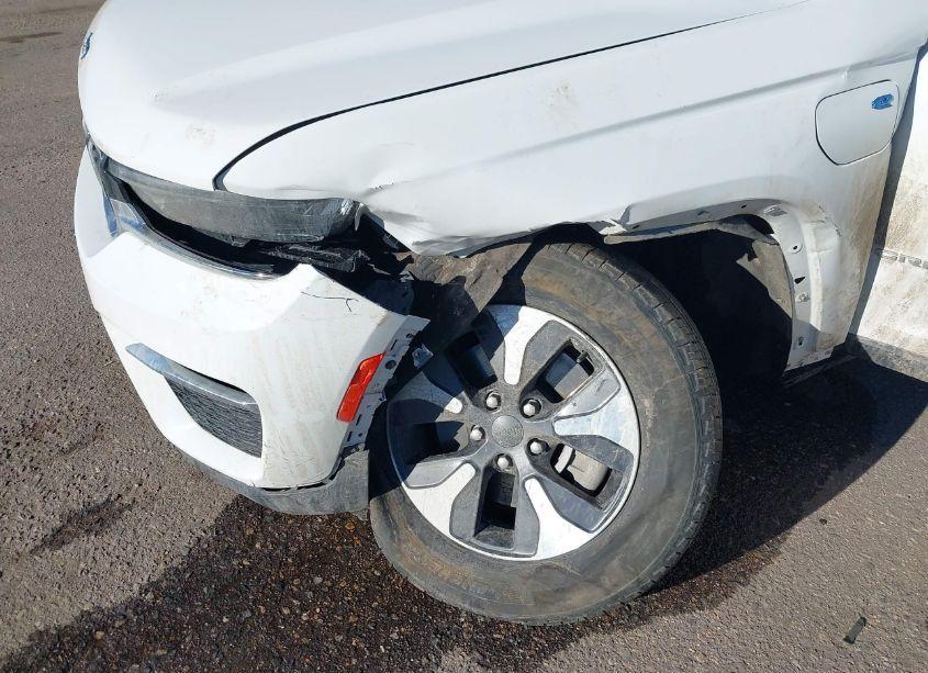 Photo 6 of 2024 Jeep Grand CHEROKEE 4XE (VIN 1C4RJYB66RC170833)