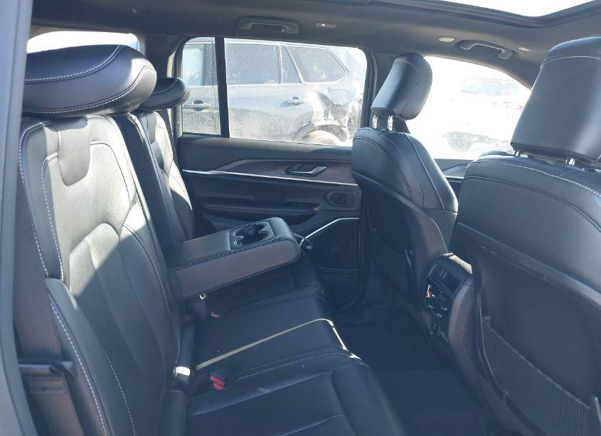 Photo 8 of 2024 Jeep Grand CHEROKEE 4XE (VIN 1C4RJYB66RC170833)