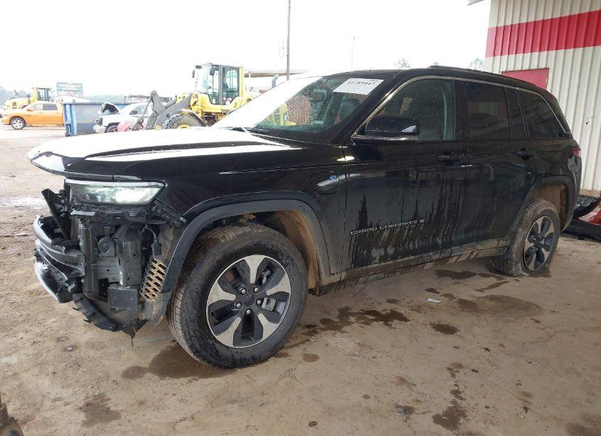 Photo 2 of 2024 Jeep Grand CHEROKEE 4XE (VIN 1C4RJYB67R8958135)