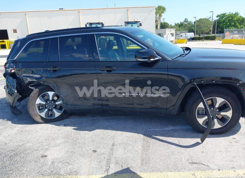 Photo 6 of 2024 Jeep Grand CHEROKEE 4XE (VIN 1C4RJYB67RC115694)