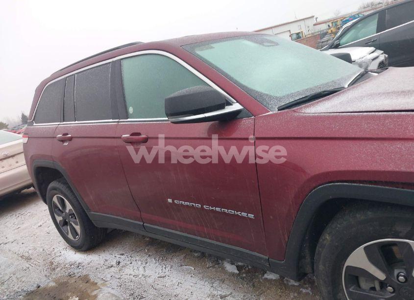Photo 13 of 2024 Jeep Grand CHEROKEE 4XE (VIN 1C4RJYB67RC145603)