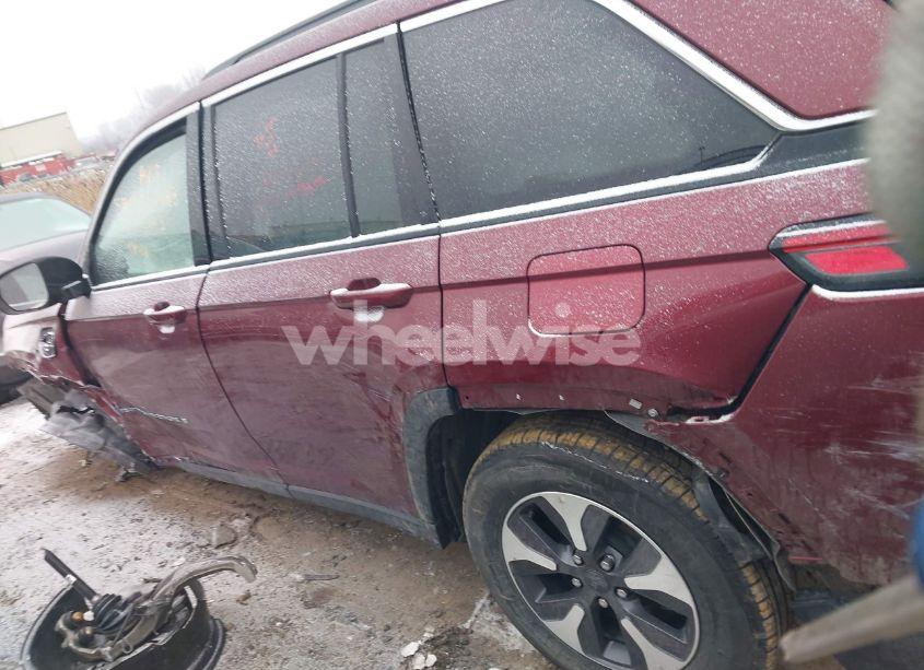 Photo 14 of 2024 Jeep Grand CHEROKEE 4XE (VIN 1C4RJYB67RC145603)