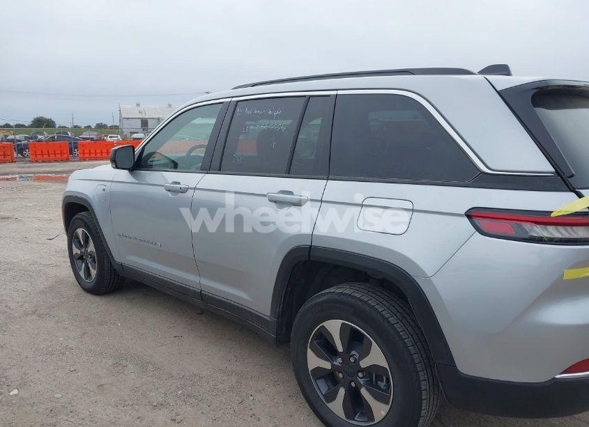 Photo 14 of 2024 Jeep Grand CHEROKEE 4XE (VIN 1C4RJYB67RC146542)