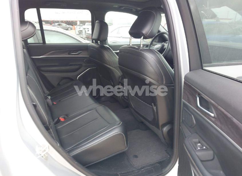 Photo 8 of 2024 Jeep Grand CHEROKEE 4XE (VIN 1C4RJYB67RC146542)