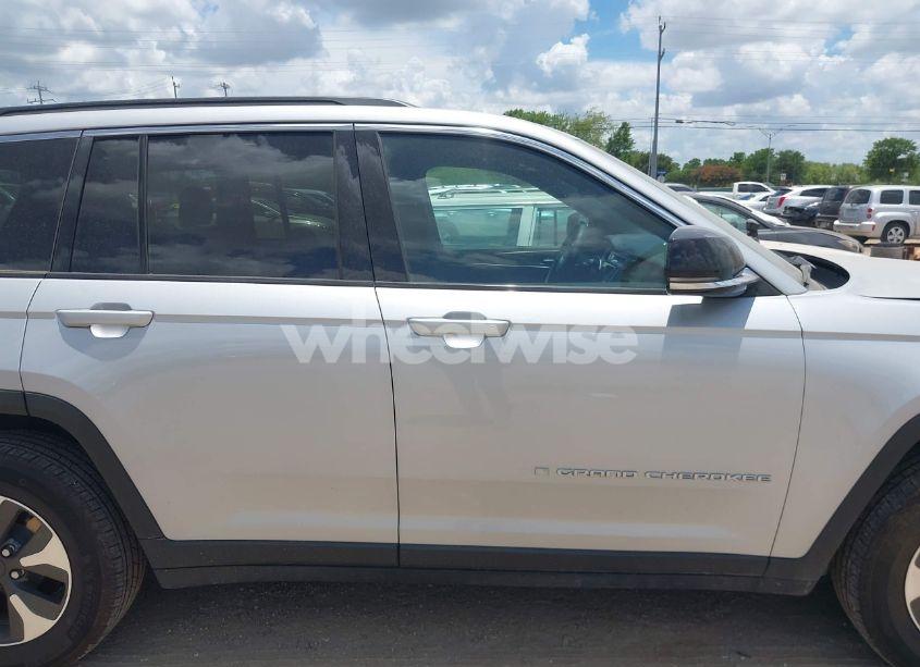 Photo 13 of 2024 Jeep Grand CHEROKEE 4XE (VIN 1C4RJYB68R8516819)