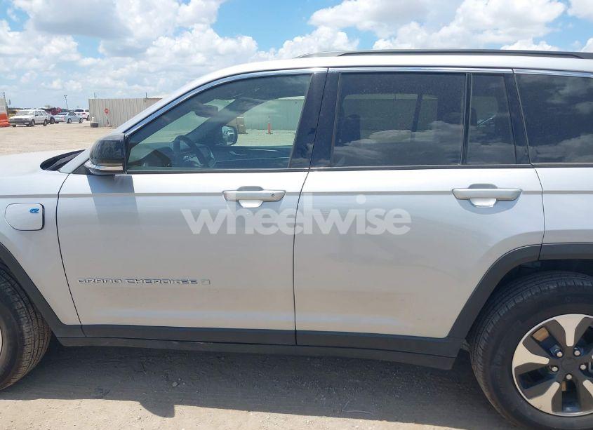 Photo 14 of 2024 Jeep Grand CHEROKEE 4XE (VIN 1C4RJYB68R8516819)