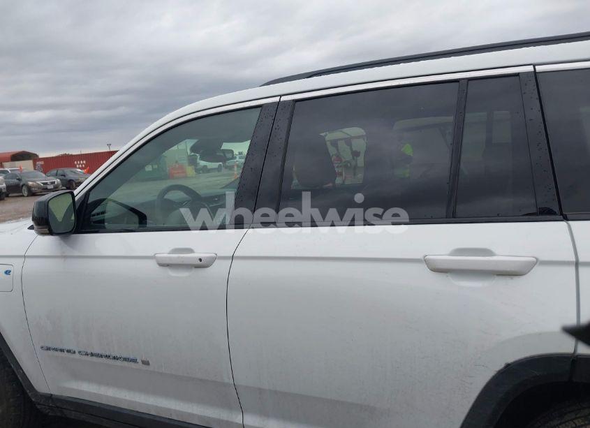 Photo 14 of 2024 Jeep Grand CHEROKEE 4XE (VIN 1C4RJYB68R8518683)