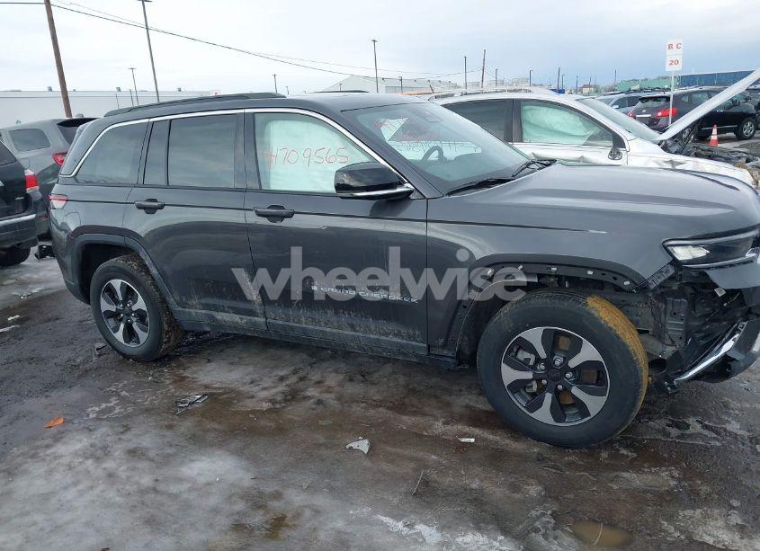 Photo 13 of 2024 Jeep Grand CHEROKEE 4XE (VIN 1C4RJYB6XRC117732)
