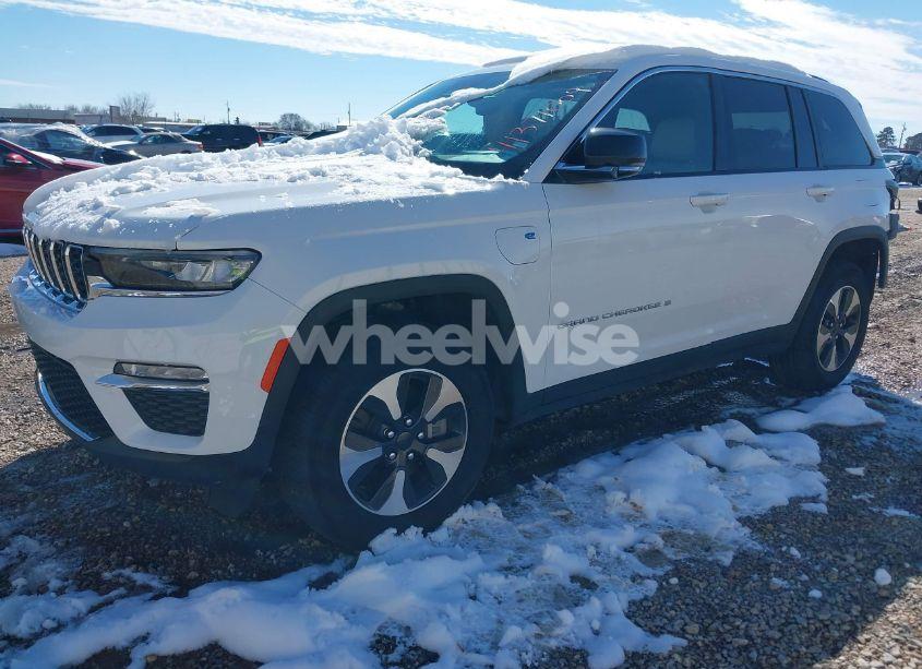 Photo 2 of 2024 Jeep Grand CHEROKEE 4XE (VIN 1C4RJYB6XRC133655)