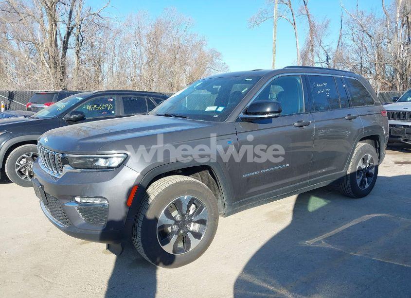 Photo 2 of 2024 Jeep Grand CHEROKEE 4XE (VIN 1C4RJYB6XRC158619)