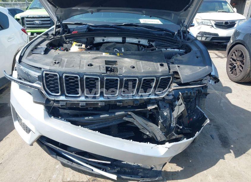 Photo 10 of 2024 Jeep Grand CHEROKEE 4XE (VIN 1C4RJYB6XRC171449)