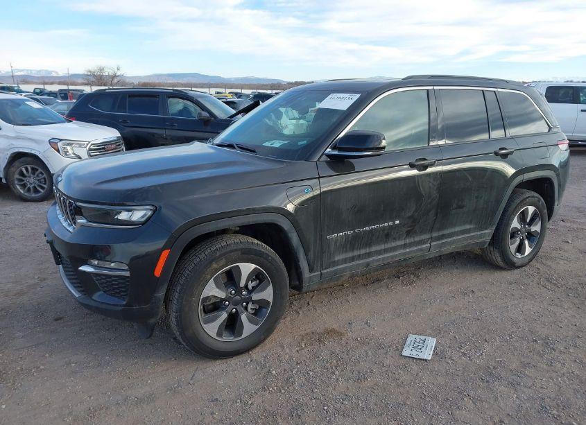 Photo 2 of 2024 Jeep Grand CHEROKEE 4XE (VIN 1C4RJYB6XRC181995)