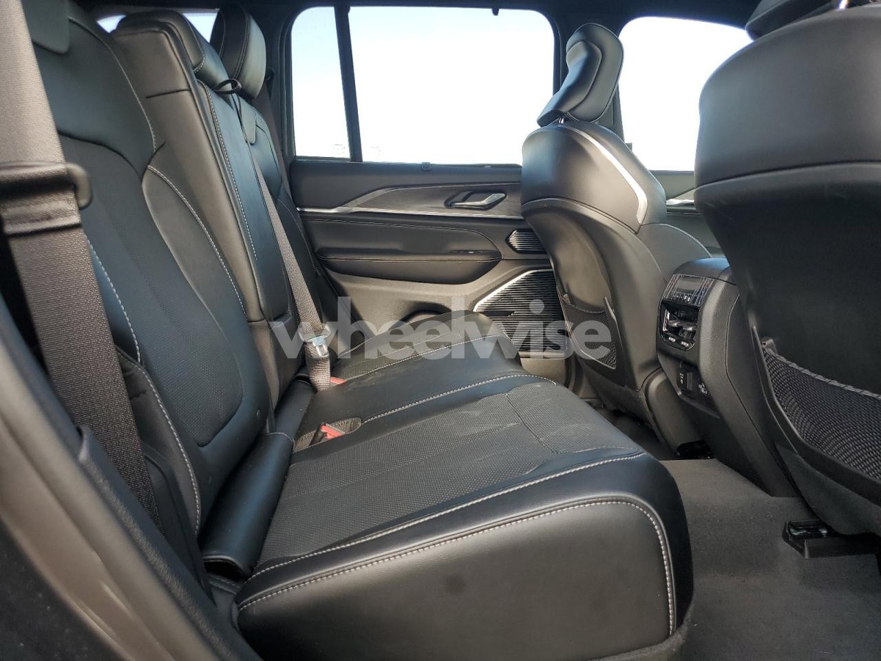Photo 11 of 2023 JEEP GRAND CHEROKEE OVERLAND 4XE (VIN 1C4RJYD62P8786865)