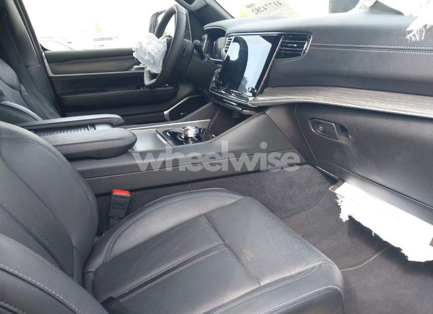 Photo 5 of 2024 Jeep Wagoneer L SERIES II 4X2 (VIN 1C4SJRBP0RS146095)