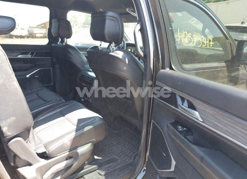 Photo 8 of 2024 Jeep Wagoneer L SERIES II 4X2 (VIN 1C4SJRBP1RS177002)