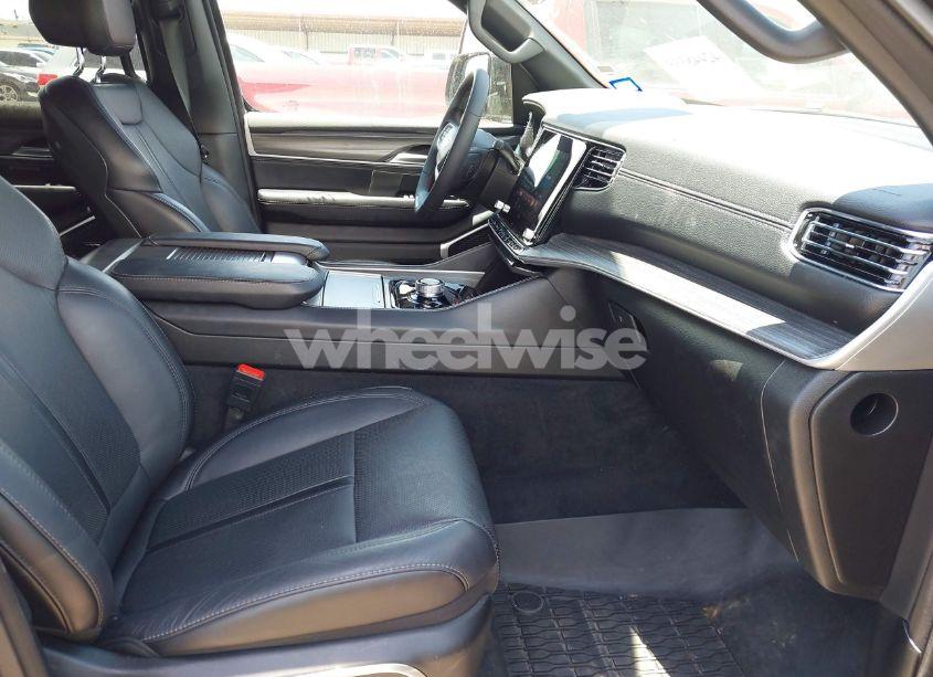 Photo 5 of 2024 Jeep Wagoneer L SERIES II 4X2 (VIN 1C4SJRBP2RS177770)