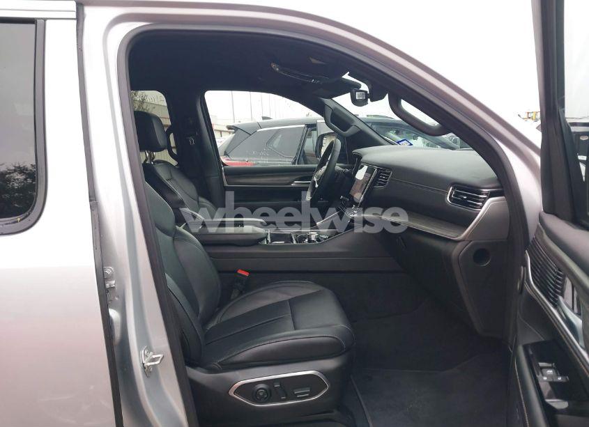 Photo 5 of 2024 Jeep Wagoneer L SERIES II 4X2 (VIN 1C4SJRBP3RS169726)